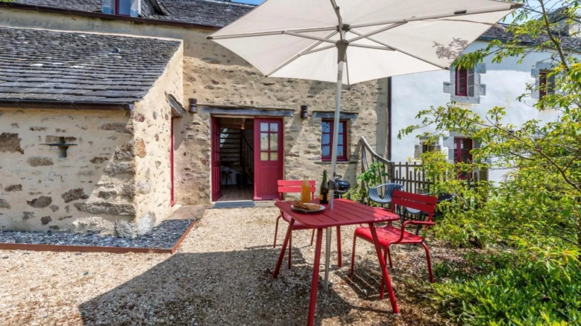 Domaine De Linguinou Piscine Et Spa Commana Nyaraló